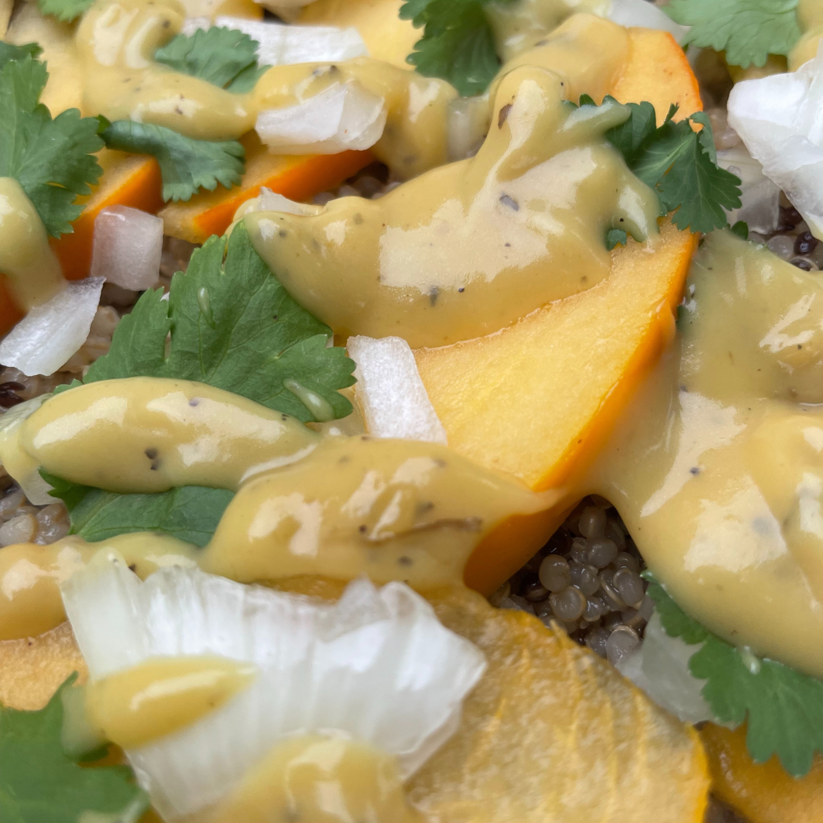 Ensalada con caqui y quinoa
