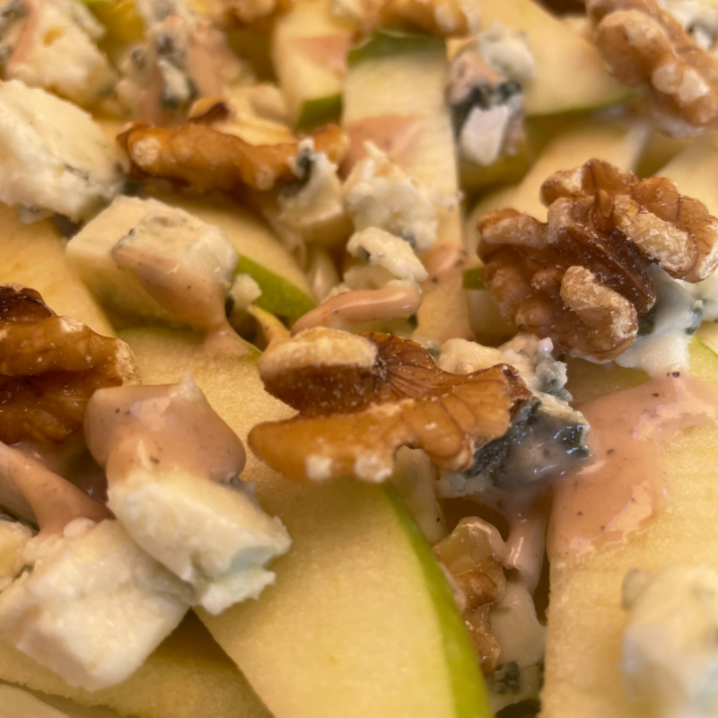 Ensalada cremosa de endivias y manzana